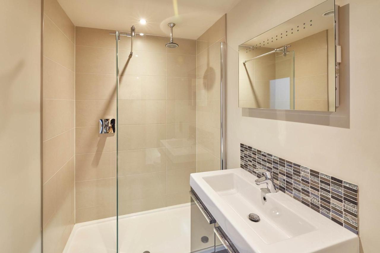 Host & Stay - Simon Howe Lodge Whitby Buitenkant foto